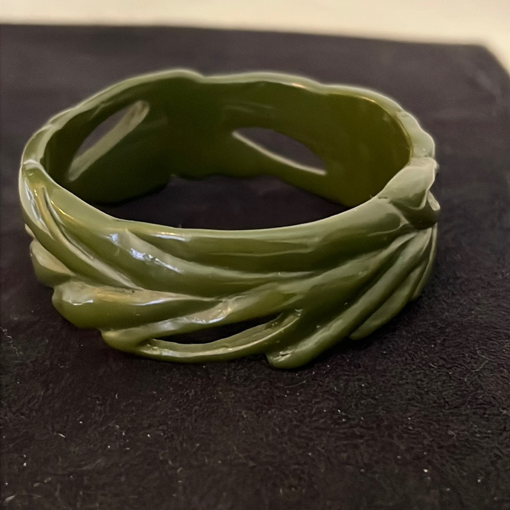 Vintage 40’s green Bakelite bracelet
